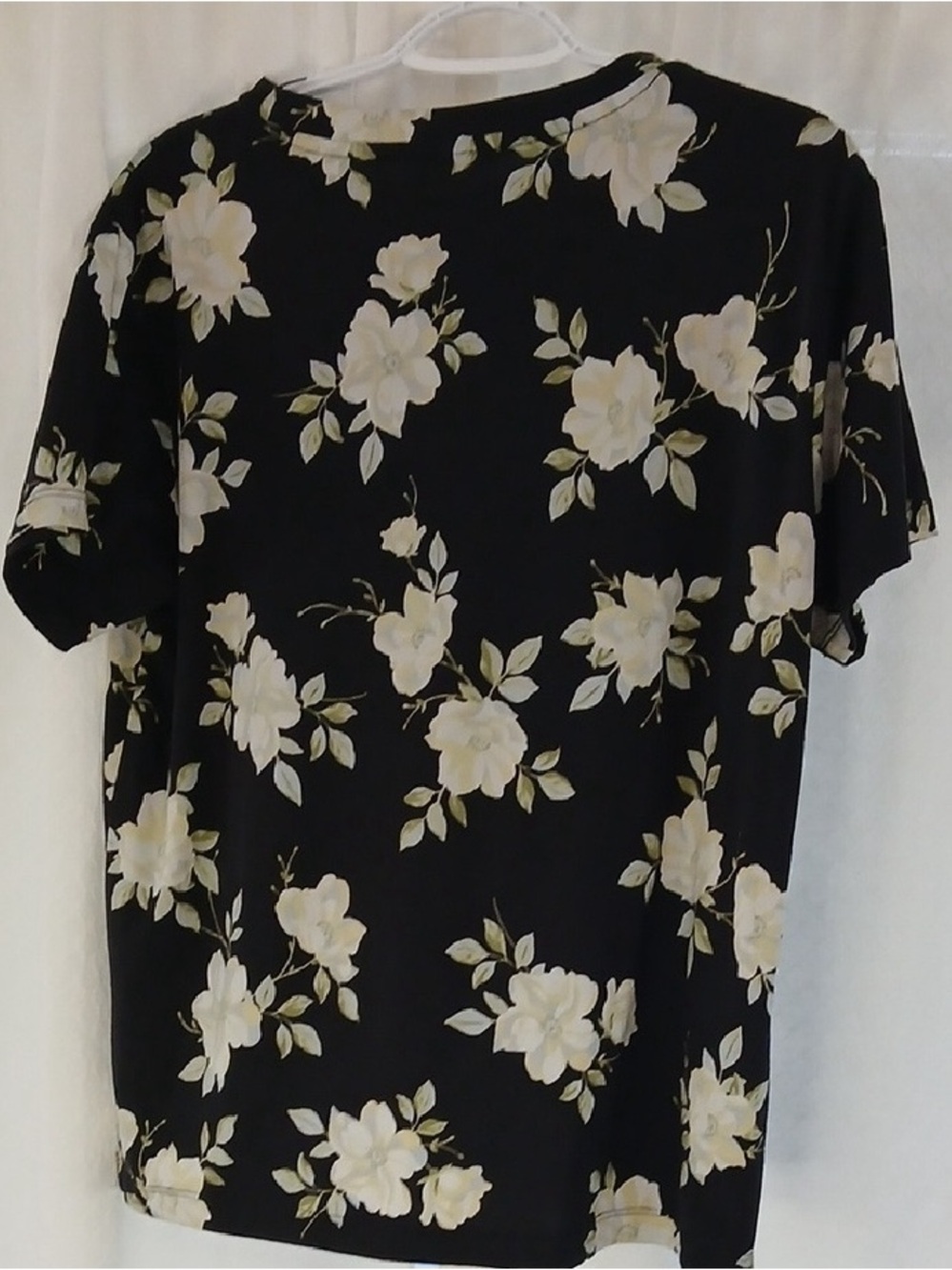Black Short-Sleeve Floral Tee with Cream Flower Print